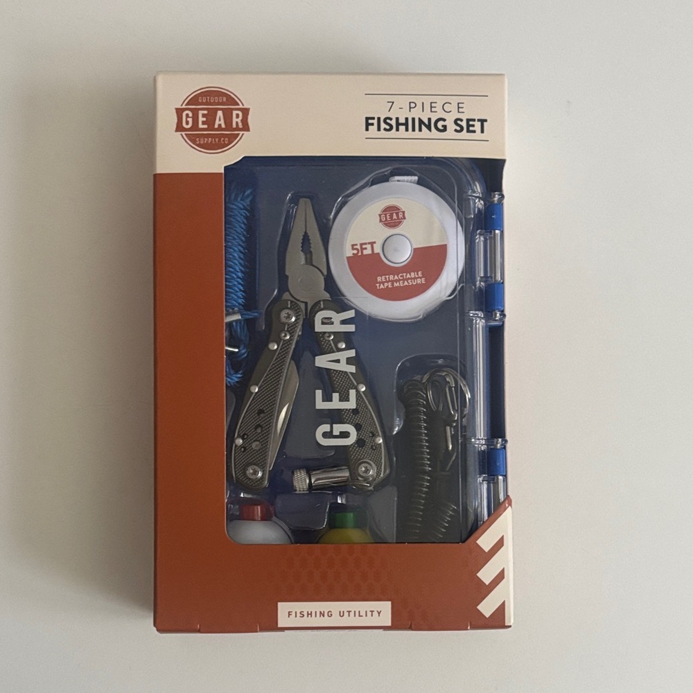 7-Piece Fishing Set - Silver and Black